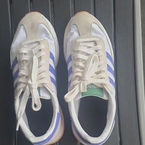 Adidas Run Women"s White With Blue Stripes Round Toe Sneakers A Few Stains. G/C